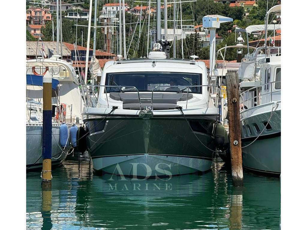 Sealine C390