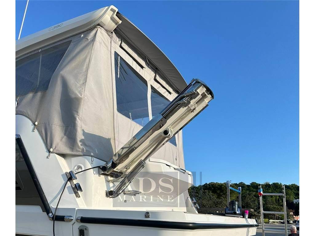 Sealine C390