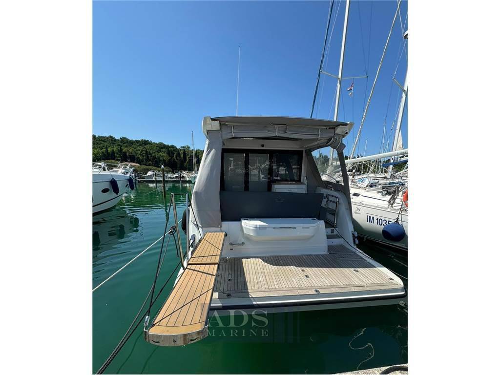 Sealine C390