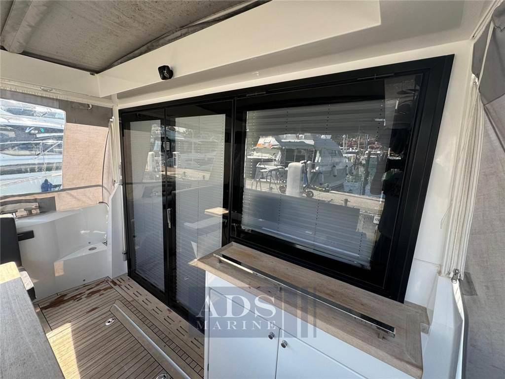 Sealine C390