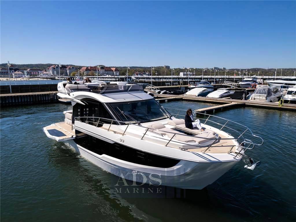 Galeon 440 fly