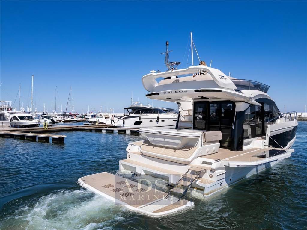 Galeon 440 fly