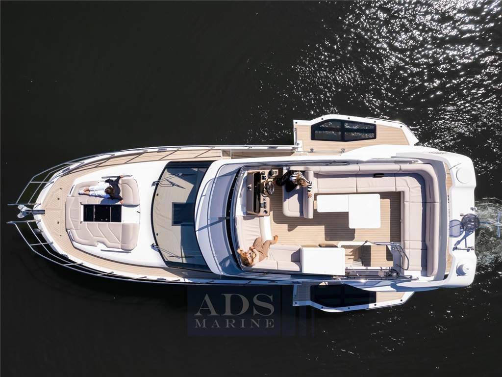Galeon 440 fly