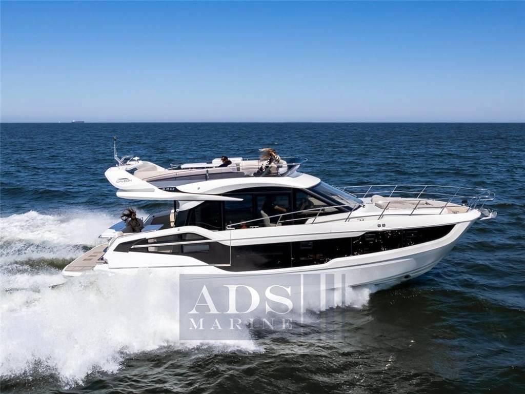 Galeon 440 fly