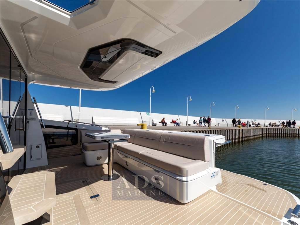 Galeon 440 fly