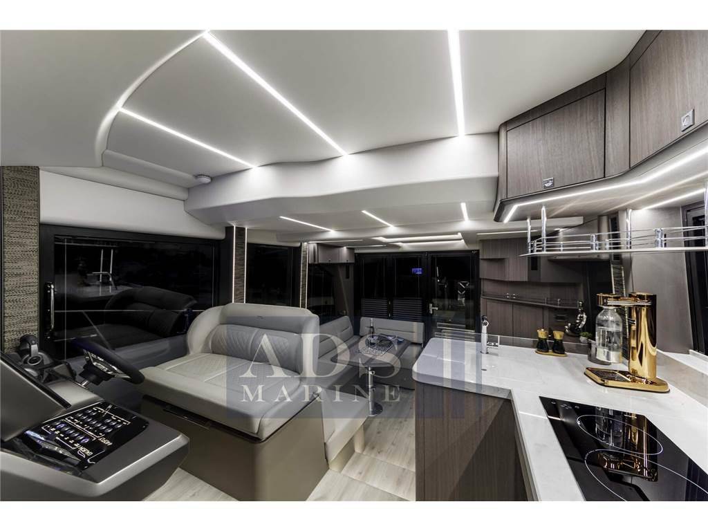 Galeon 440 fly