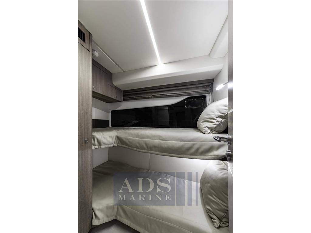 Galeon 440 fly