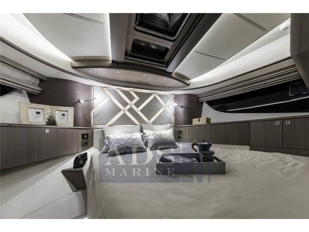 Galeon 440 fly