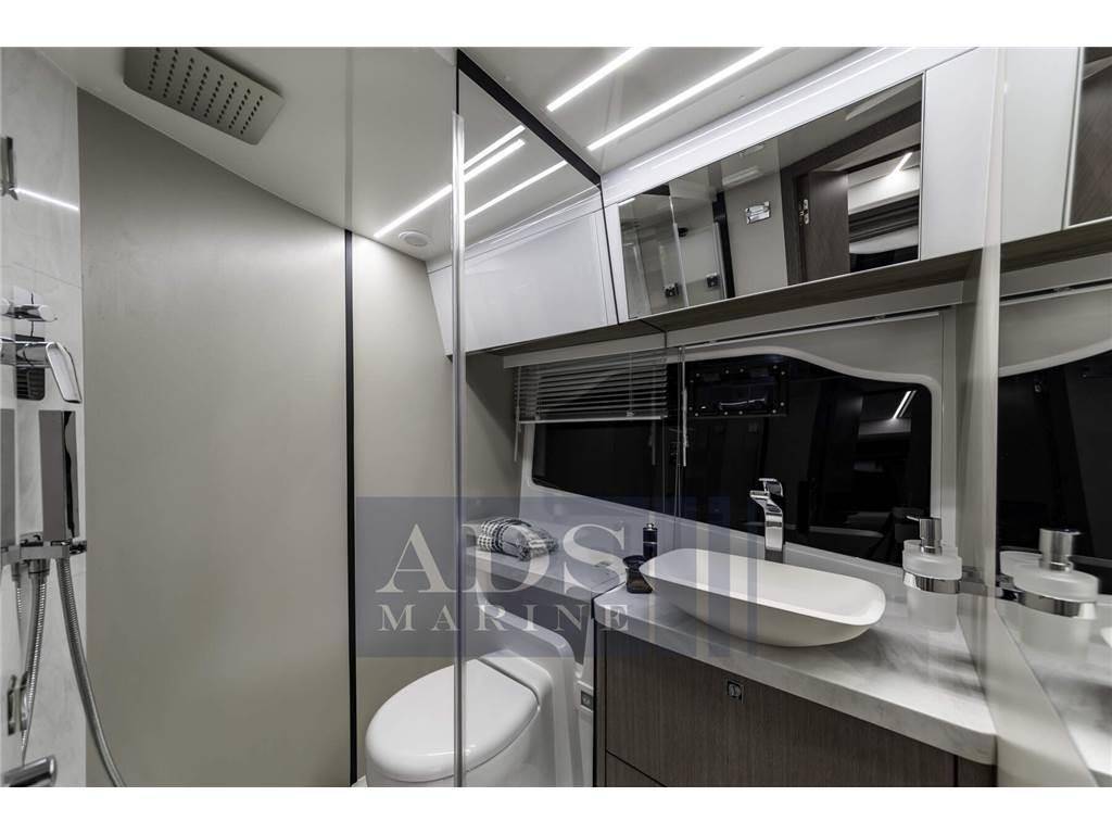 Galeon 440 fly