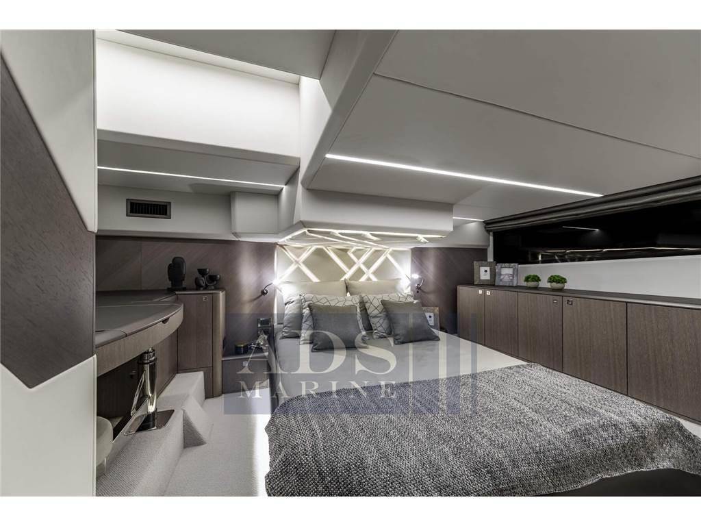 Galeon 440 fly