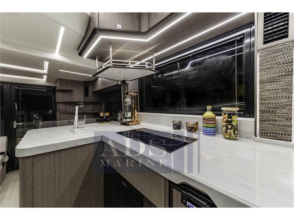 Galeon 440 fly