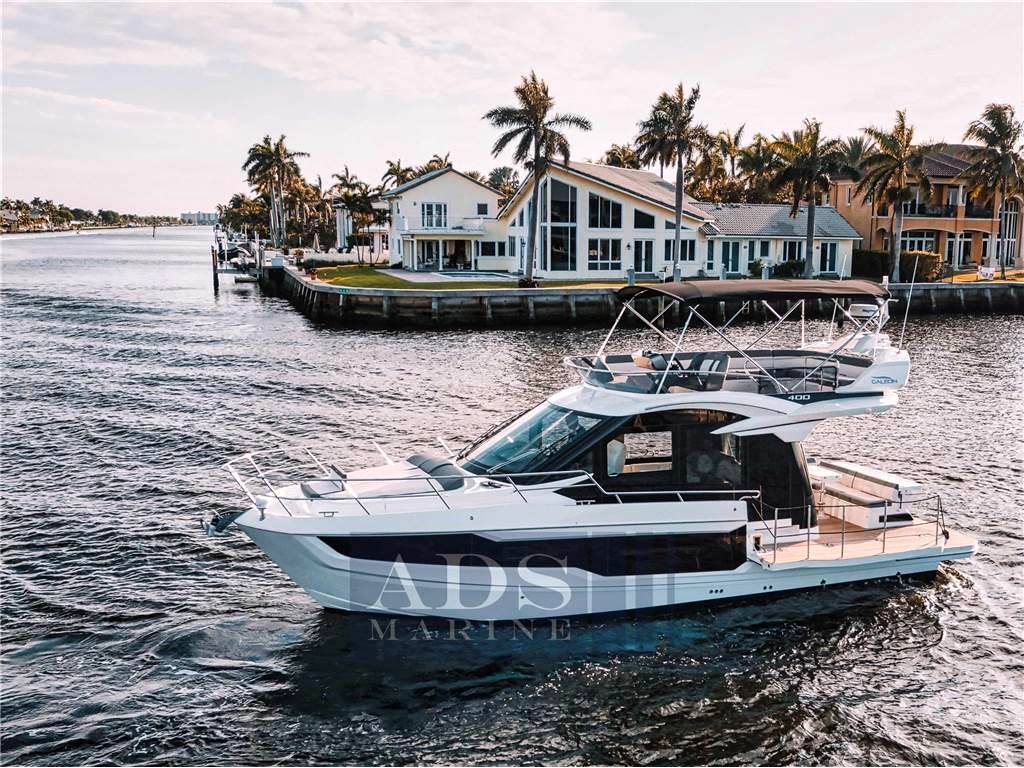 Galeon 400 fly