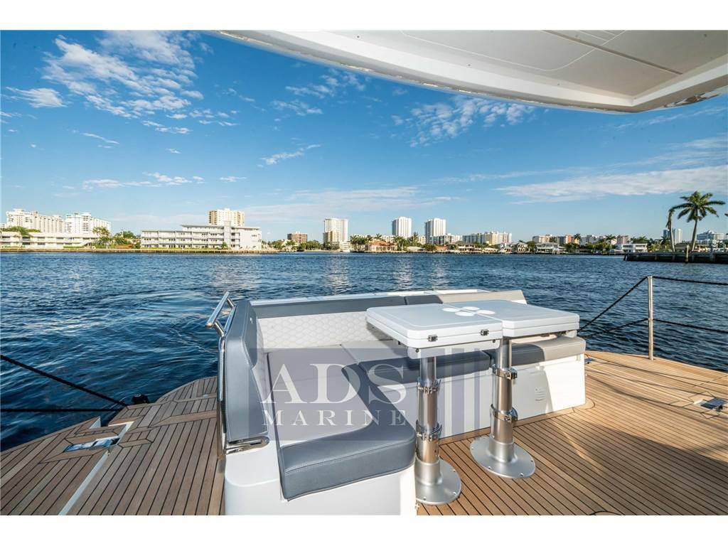Galeon 400 fly