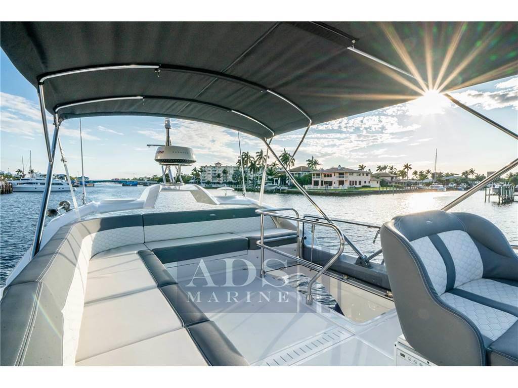 Galeon 400 fly