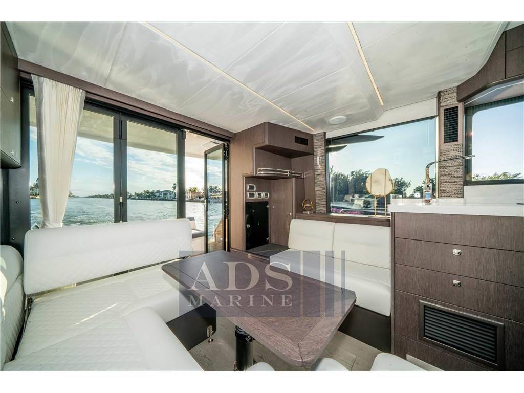Galeon 400 fly