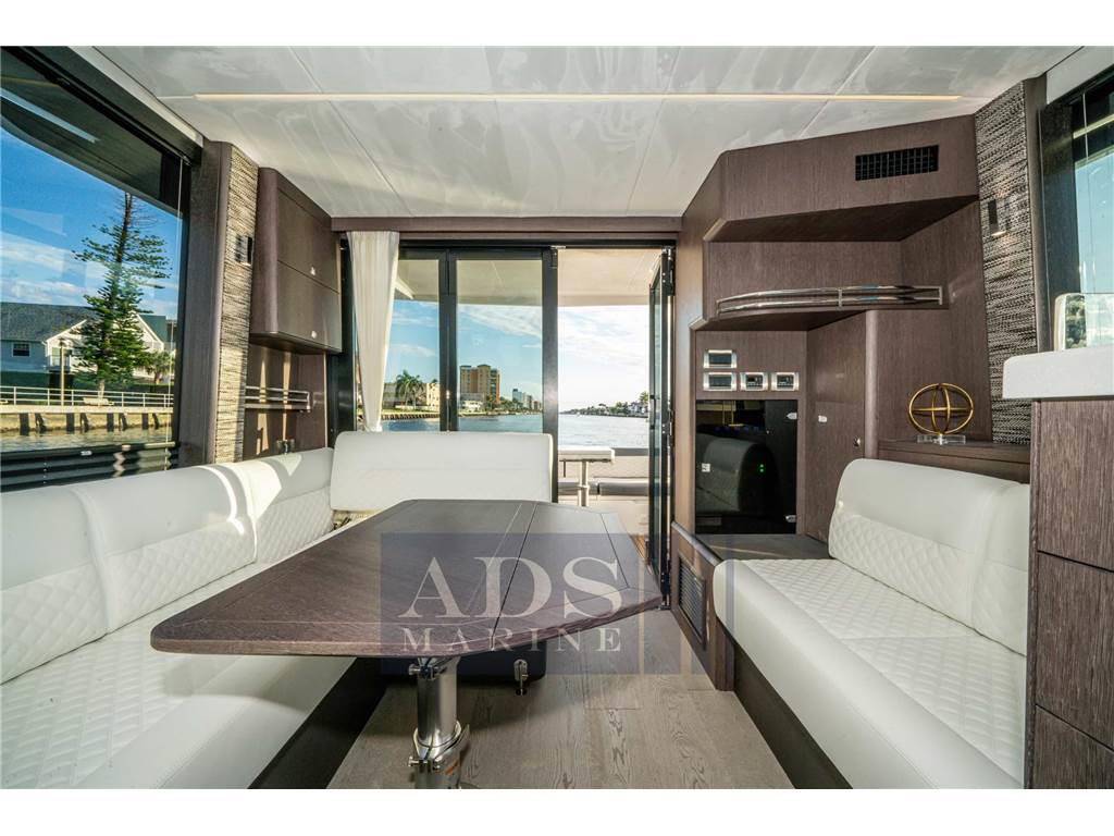 Galeon 400 fly