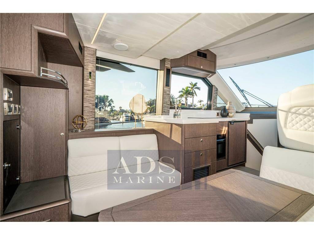 Galeon 400 fly