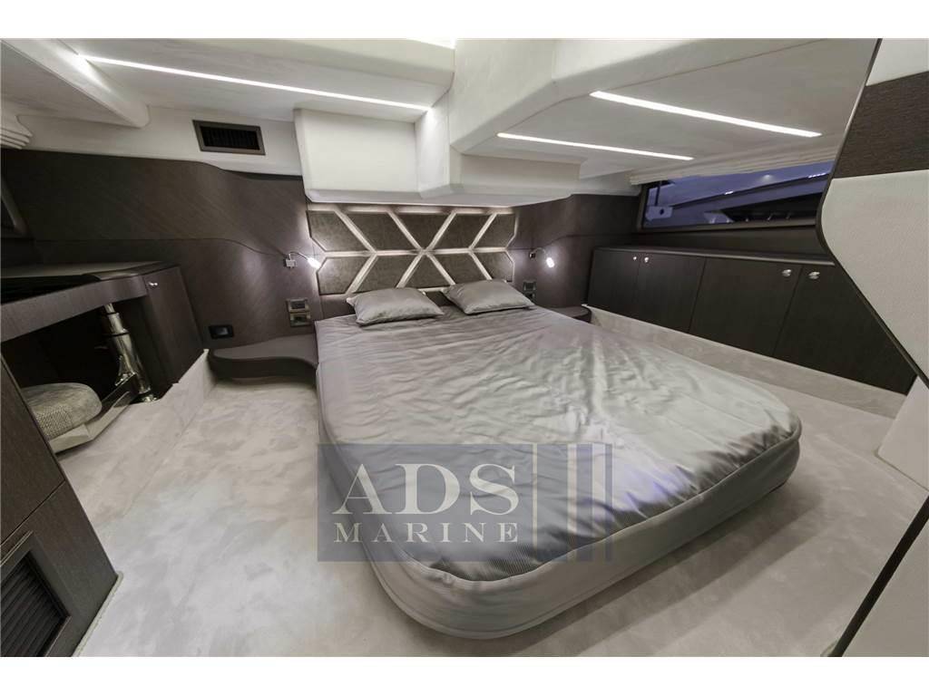 Galeon 400 fly