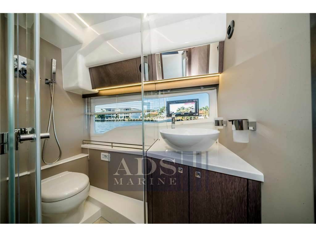 Galeon 400 fly