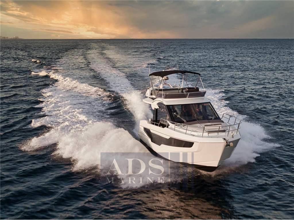 Galeon 400 fly