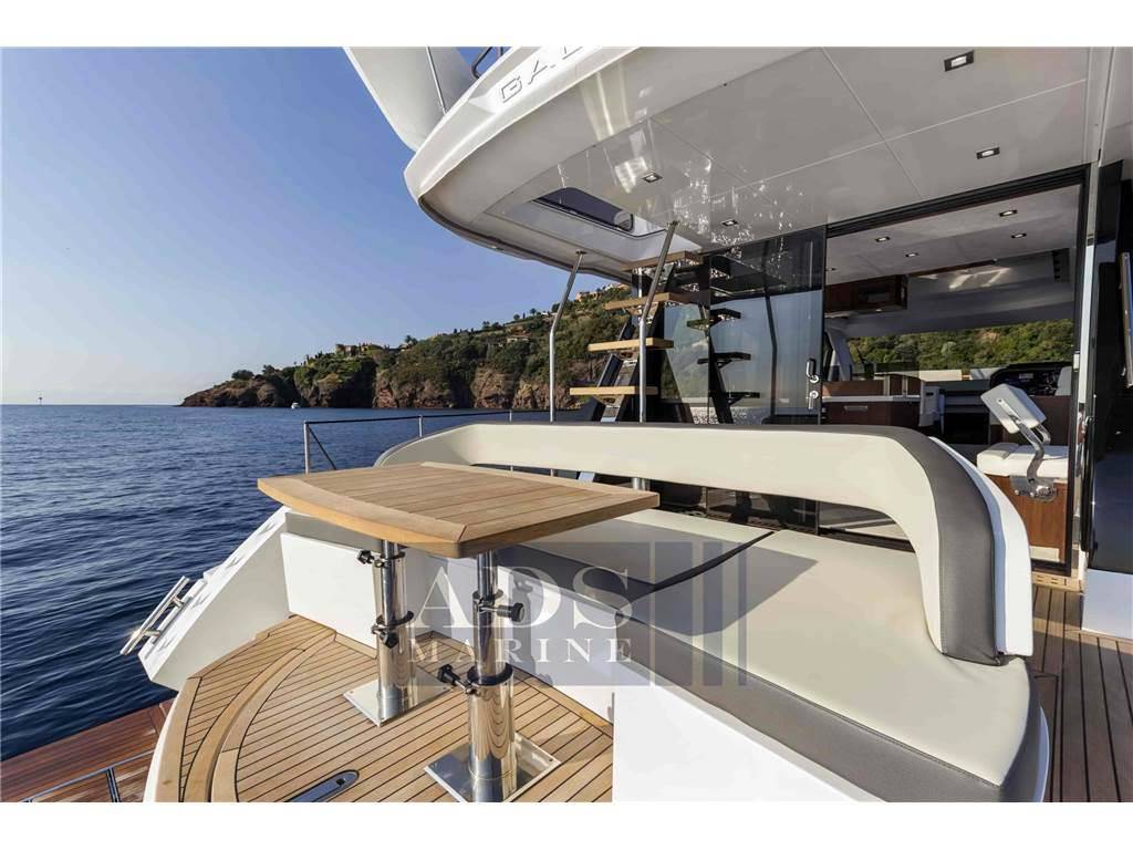Galeon 500 fly