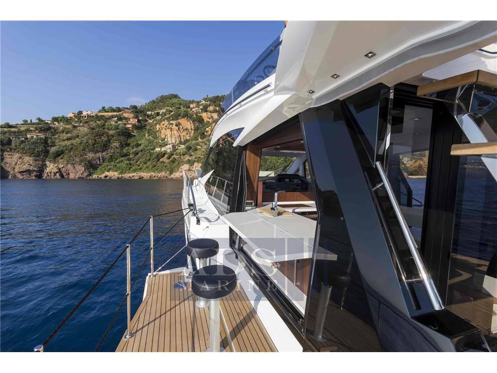 Galeon 500 fly