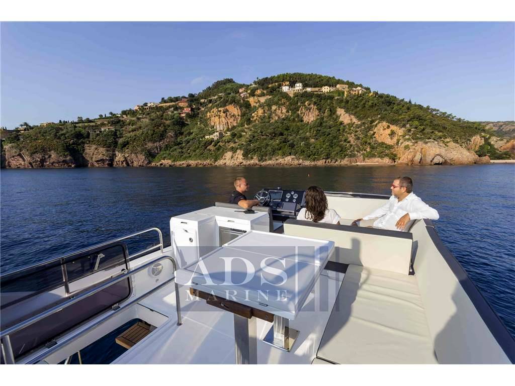 Galeon 500 fly