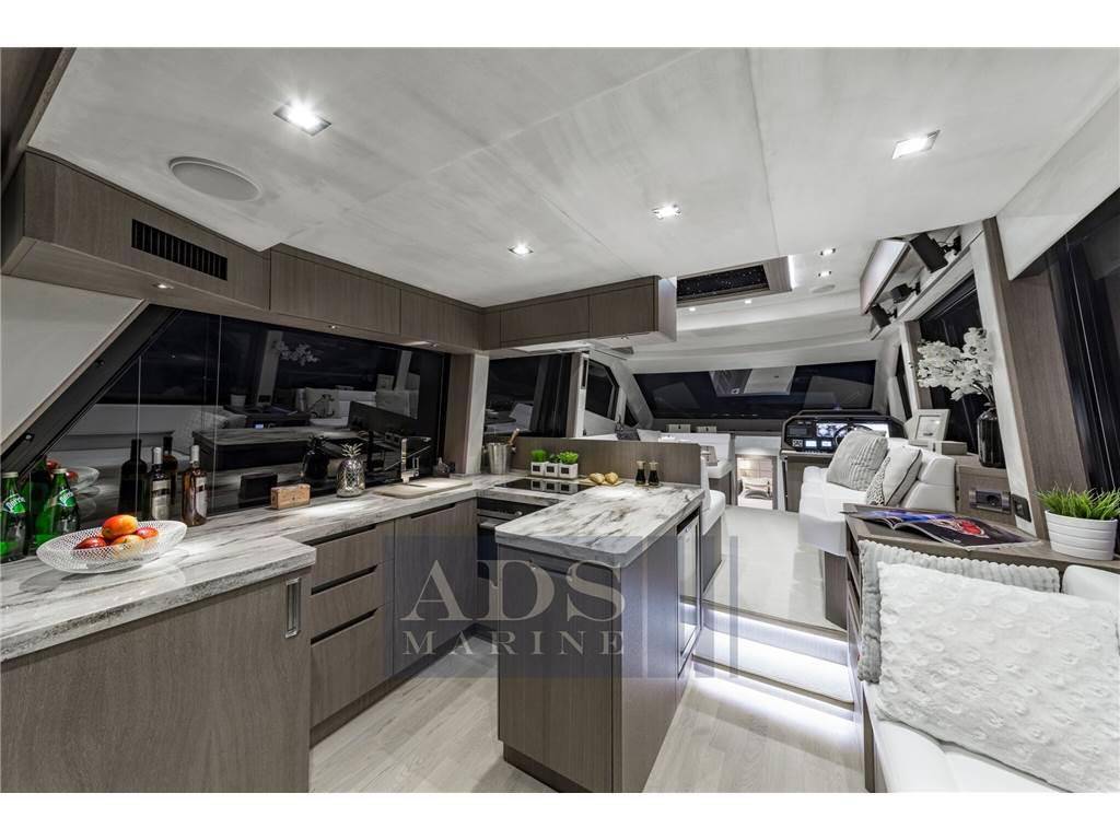 Galeon 500 fly