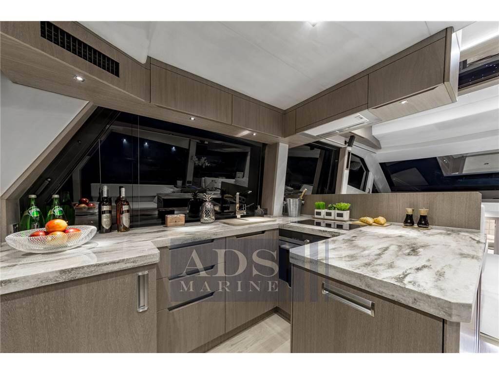 Galeon 500 fly