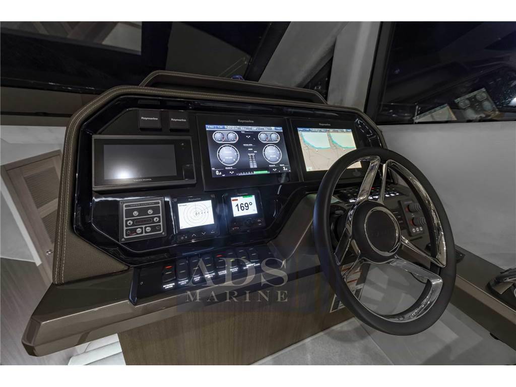 Galeon 500 fly