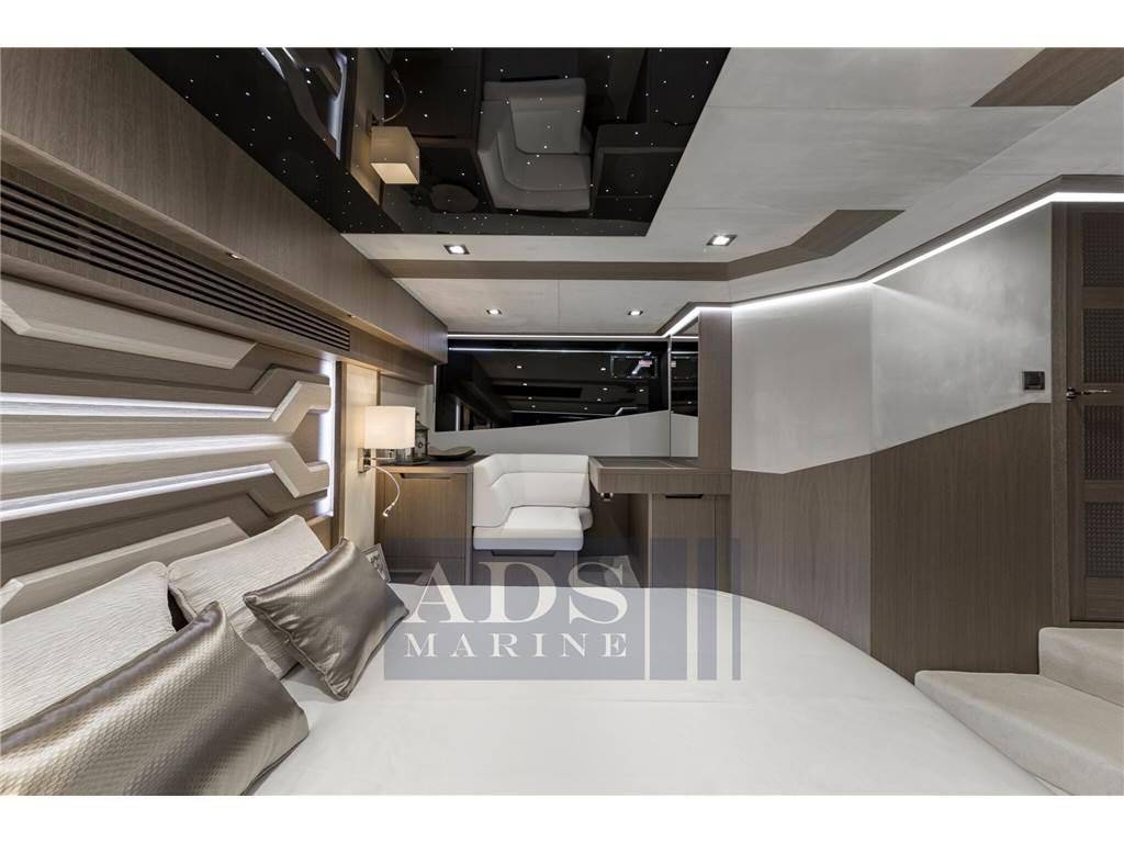 Galeon 500 fly