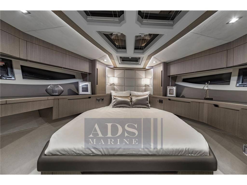 Galeon 500 fly
