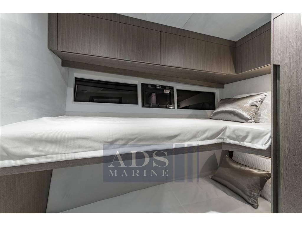 Galeon 500 fly