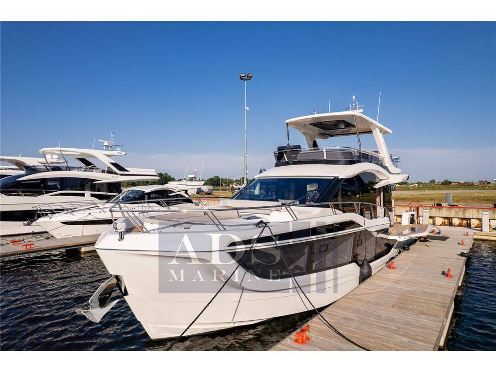 Galeon 560 fly