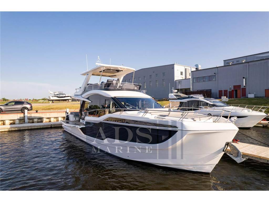 Galeon 560 fly