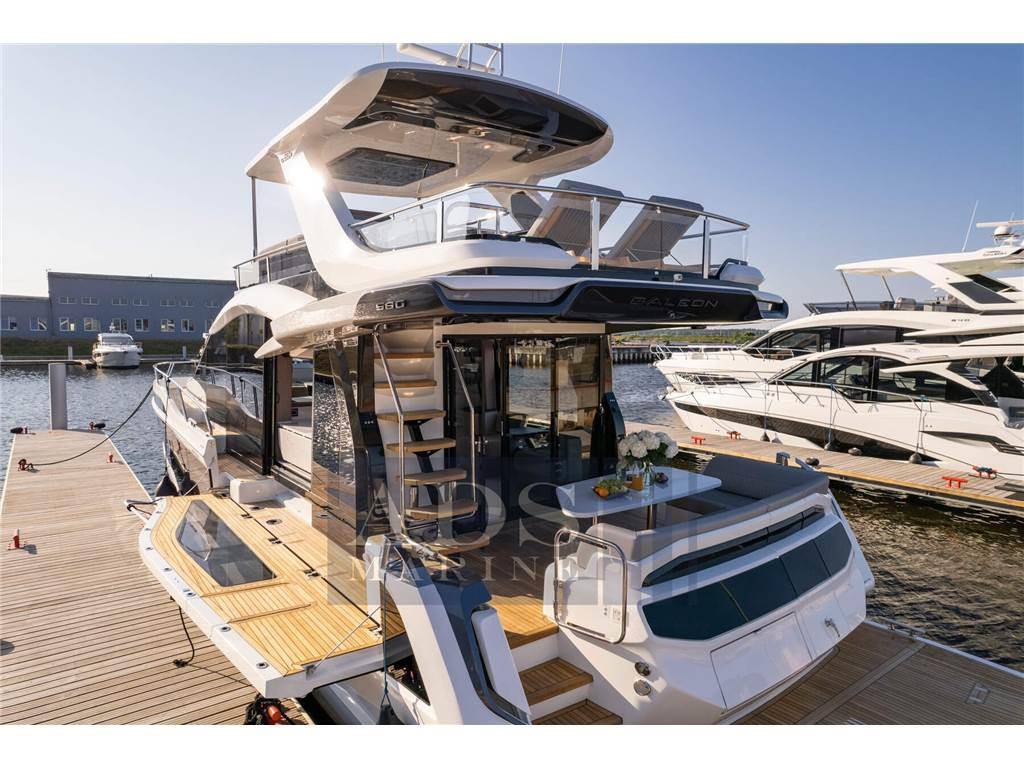 Galeon 560 fly