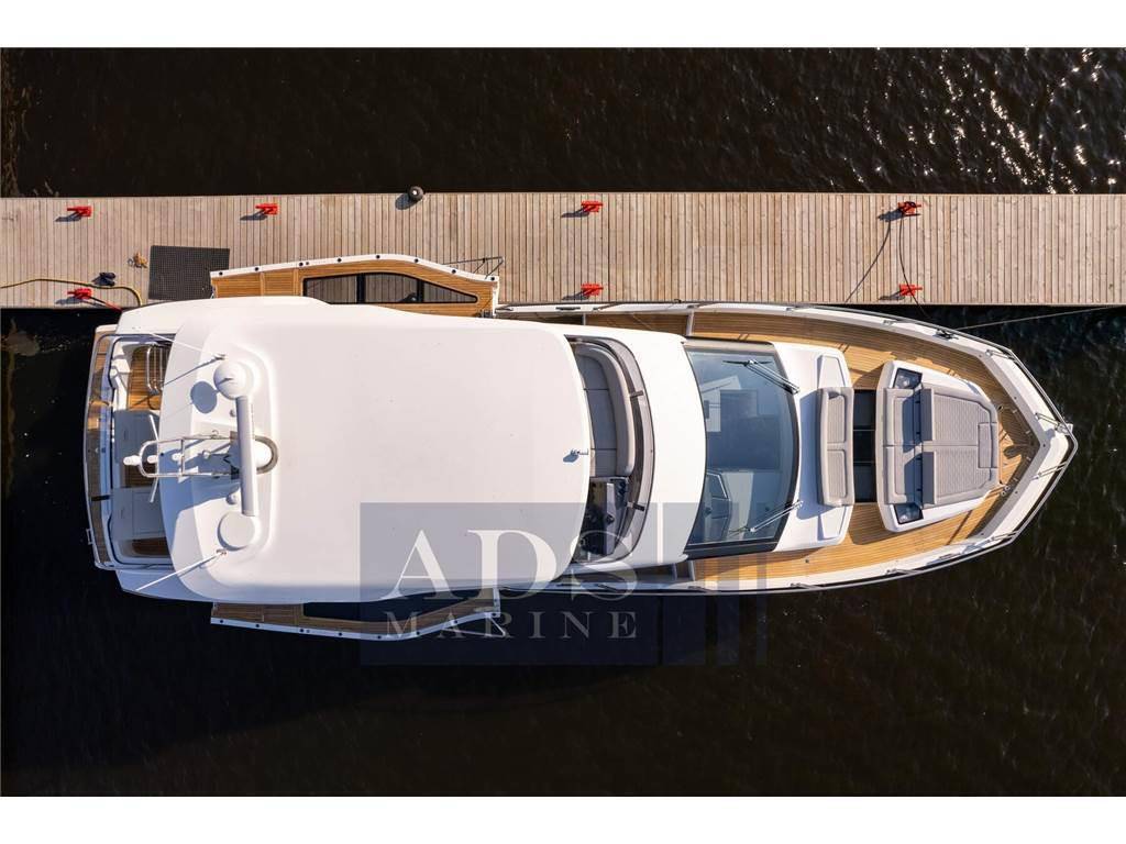 Galeon 560 fly