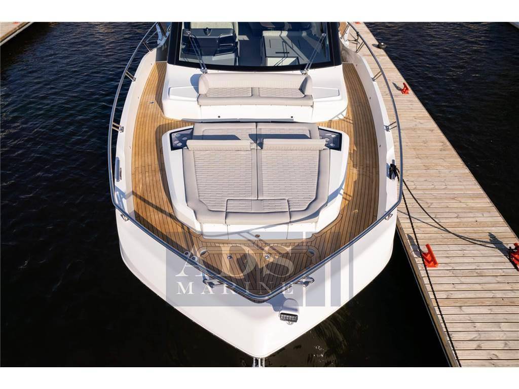 Galeon 560 fly