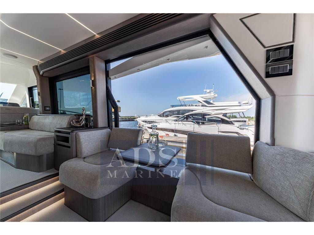 Galeon 560 fly