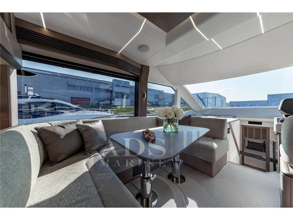 Galeon 560 fly