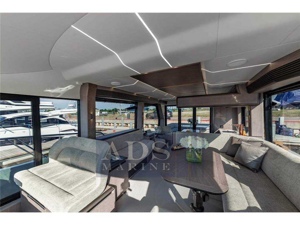 Galeon 560 fly