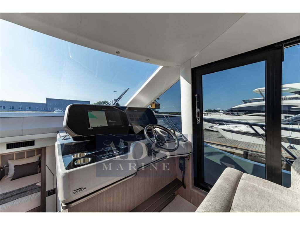 Galeon 560 fly