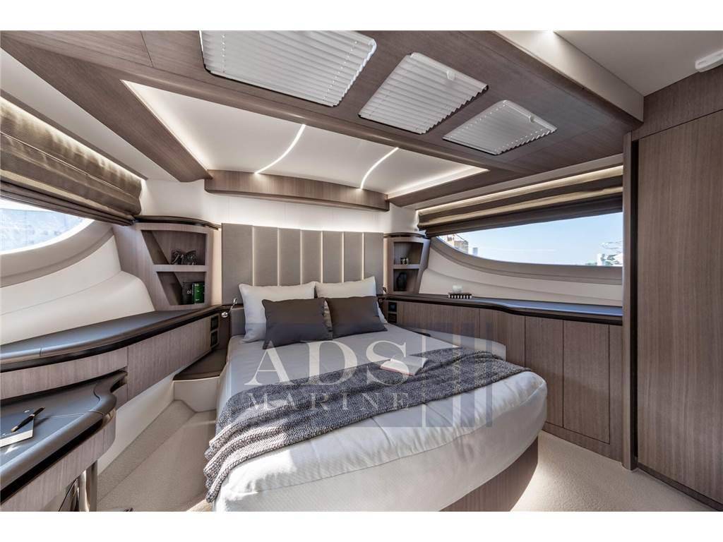 Galeon 560 fly