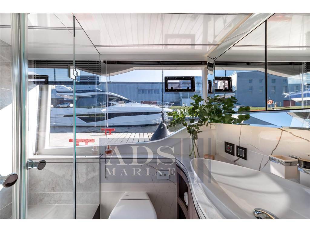 Galeon 560 fly