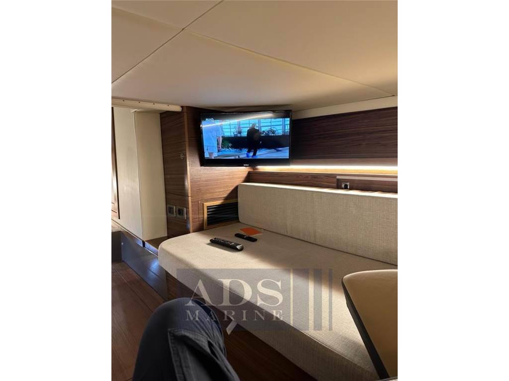 Sea ray 320 spx sundancer