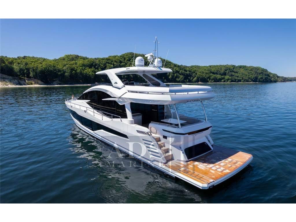 Galeon 800 fly