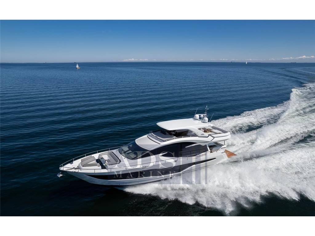 Galeon 800 fly