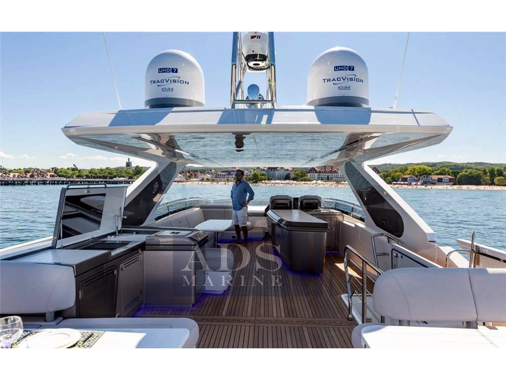 Galeon 800 fly