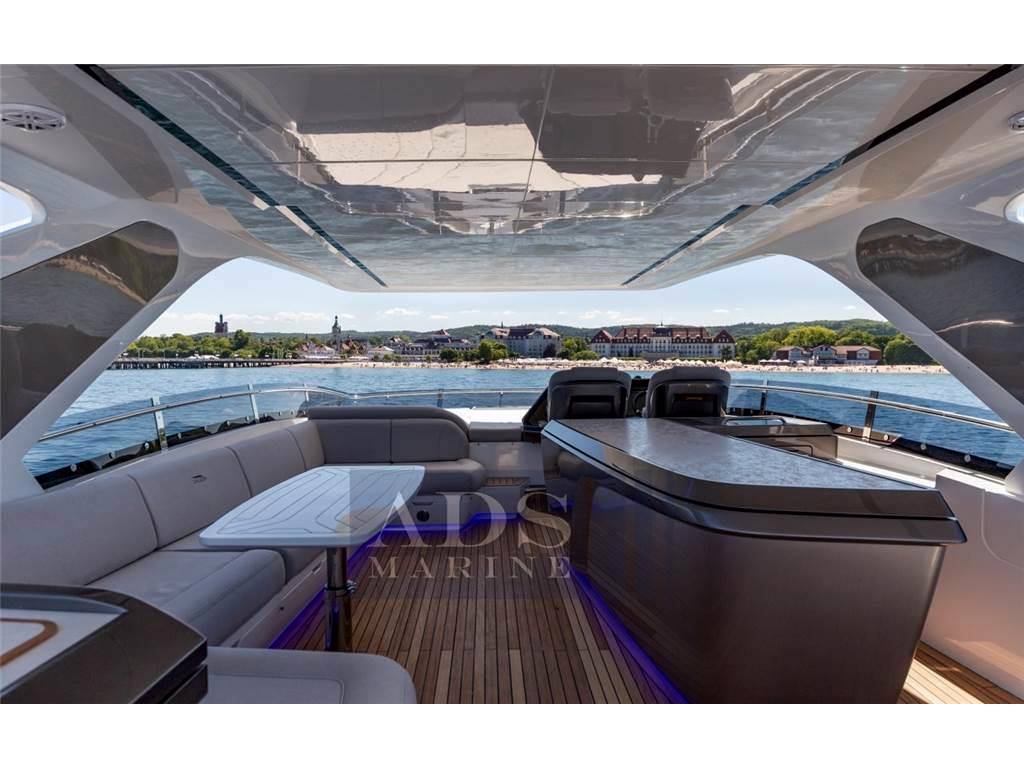Galeon 800 fly