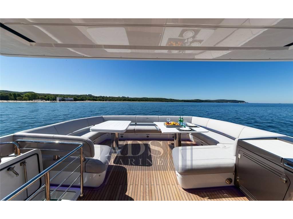 Galeon 800 fly